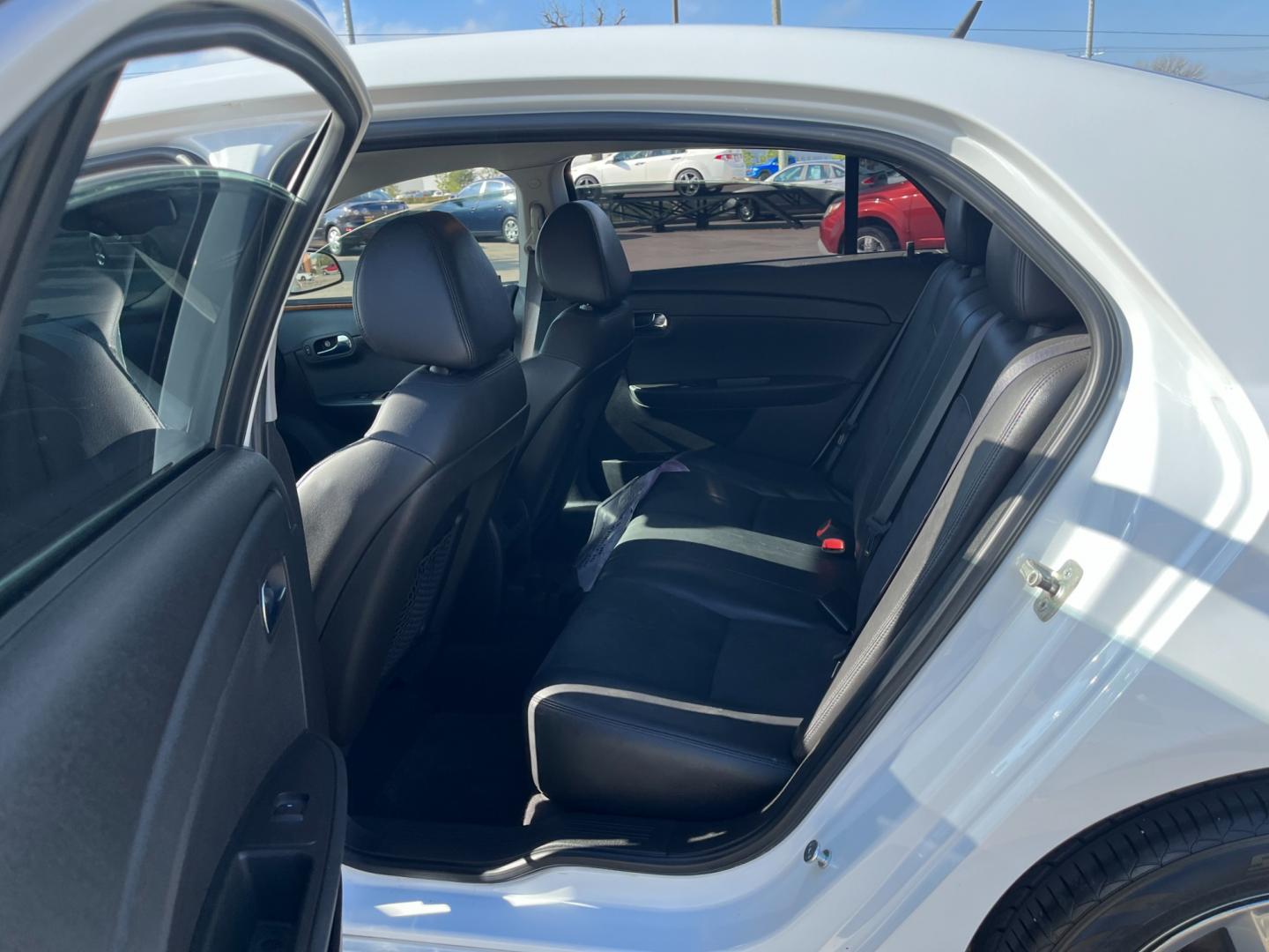 2010 white /black Chevrolet Malibu 2LT (1G1ZD5E09AF) with an 2.4L L4 DOHC 16V engine, 6-Speed Automatic transmission, located at 14700 Tomball Parkway 249, Houston, TX, 77086, (281) 444-2200, 29.928619, -95.504074 - Photo#9